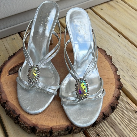 ❌ DONATED ❌ - 💚 3 for $12 💚 - The Look Luxe Randolph Duke Heels - Picture 16 of 16